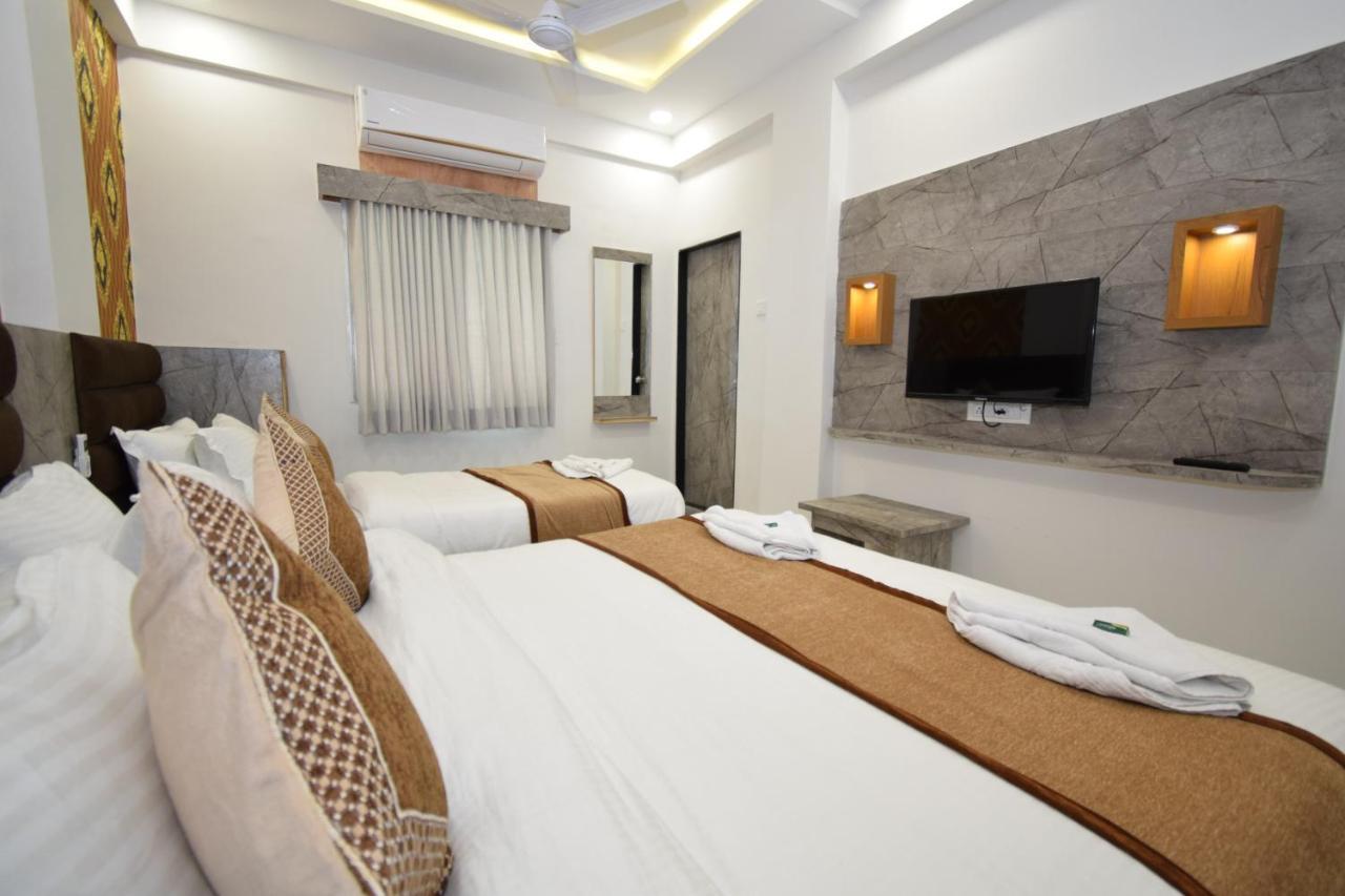 Hotel A1 Vastrapur Ahmedabad Eksteriør billede