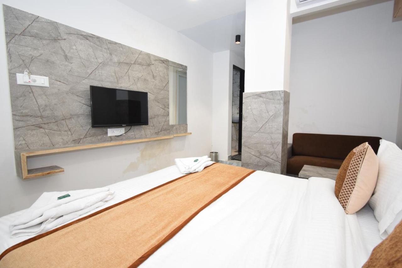 Hotel A1 Vastrapur Ahmedabad Eksteriør billede