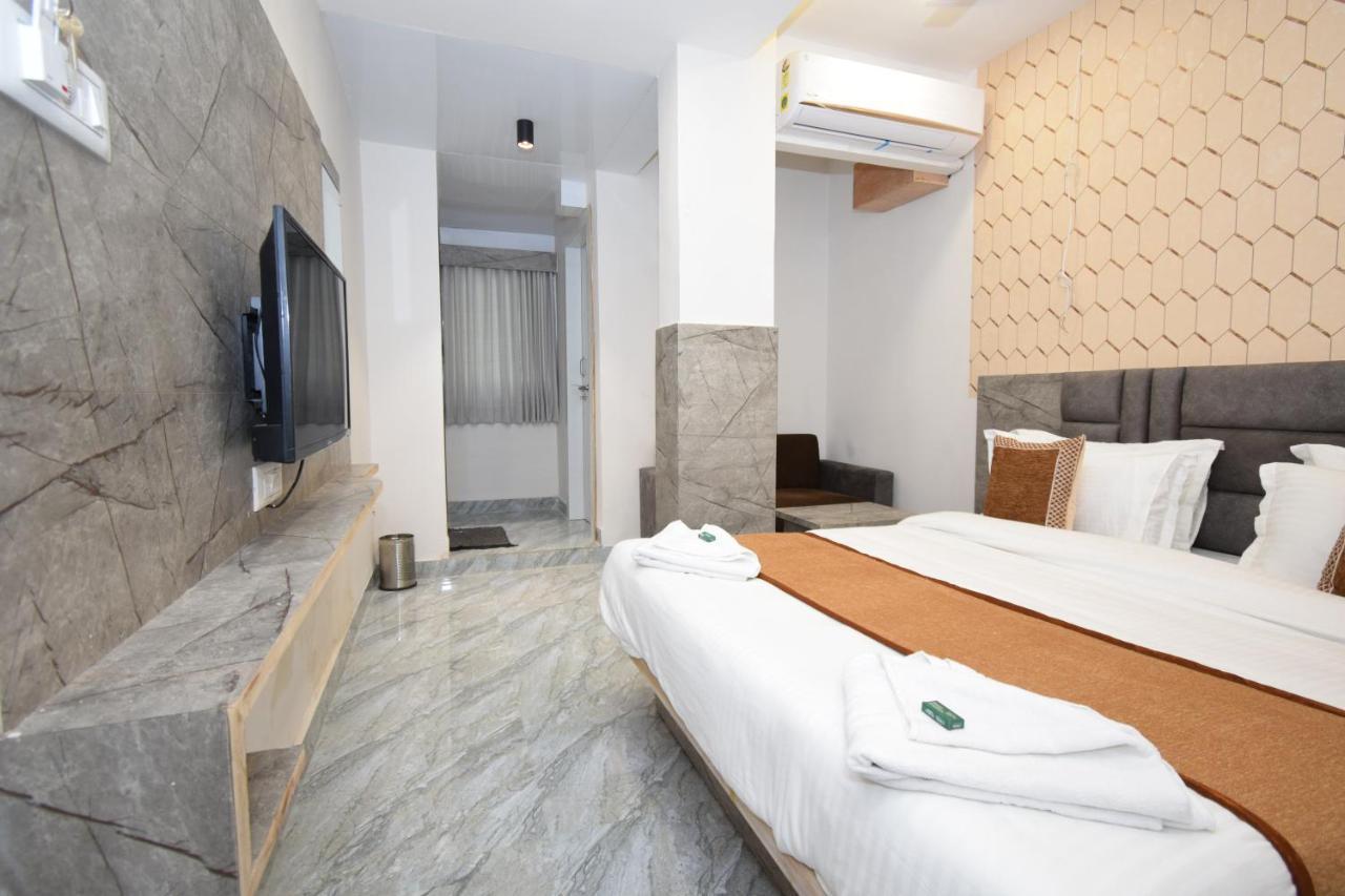 Hotel A1 Vastrapur Ahmedabad Eksteriør billede
