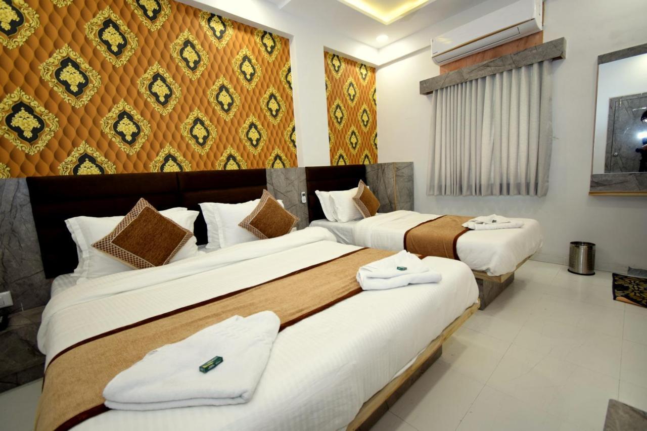 Hotel A1 Vastrapur Ahmedabad Eksteriør billede