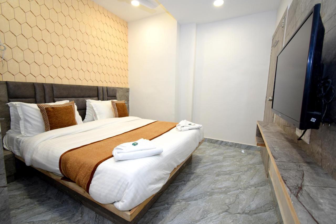 Hotel A1 Vastrapur Ahmedabad Eksteriør billede