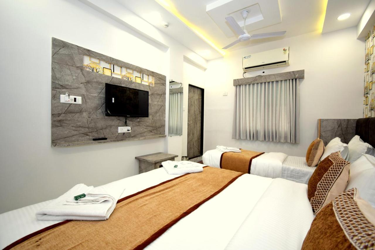 Hotel A1 Vastrapur Ahmedabad Eksteriør billede