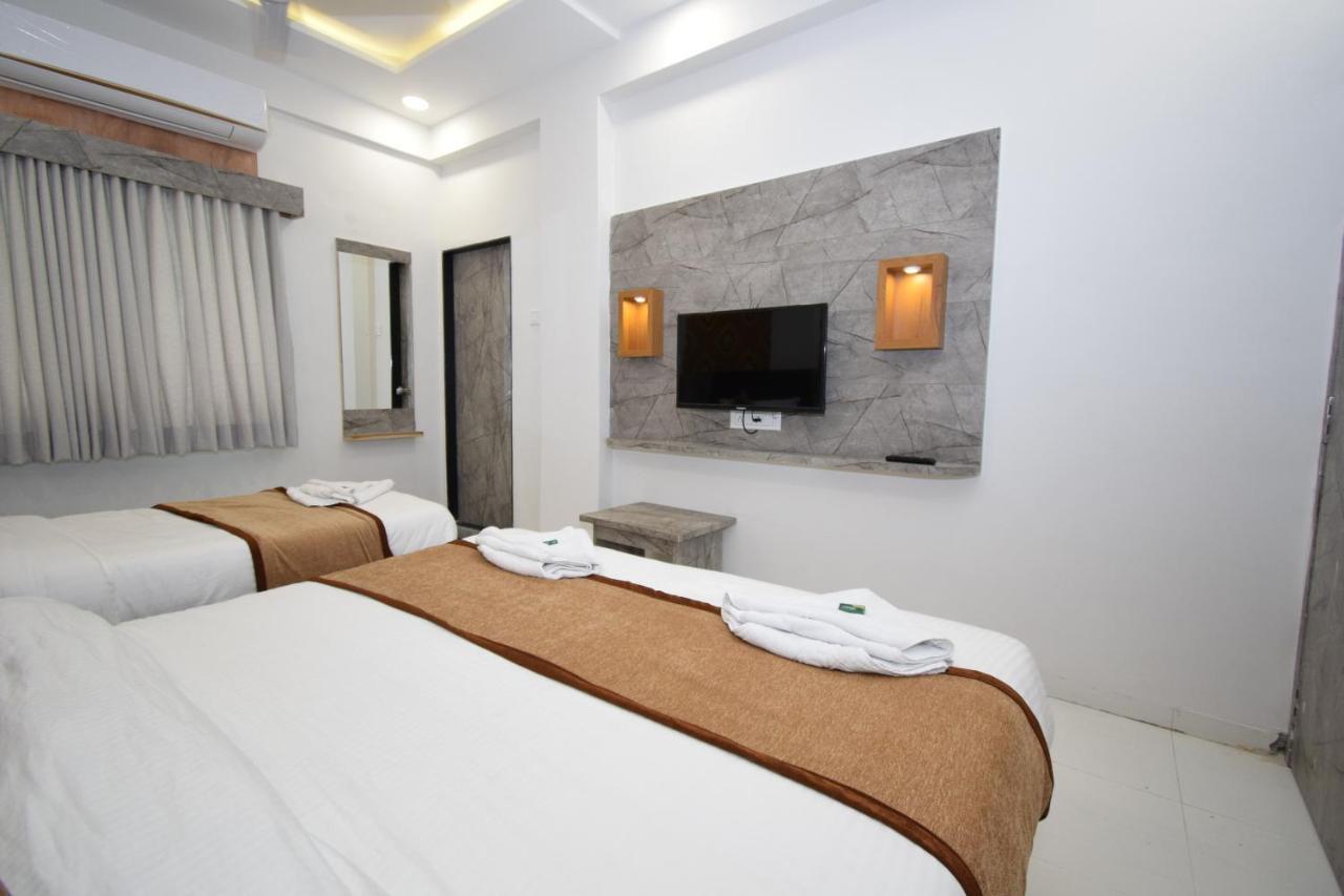 Hotel A1 Vastrapur Ahmedabad Eksteriør billede