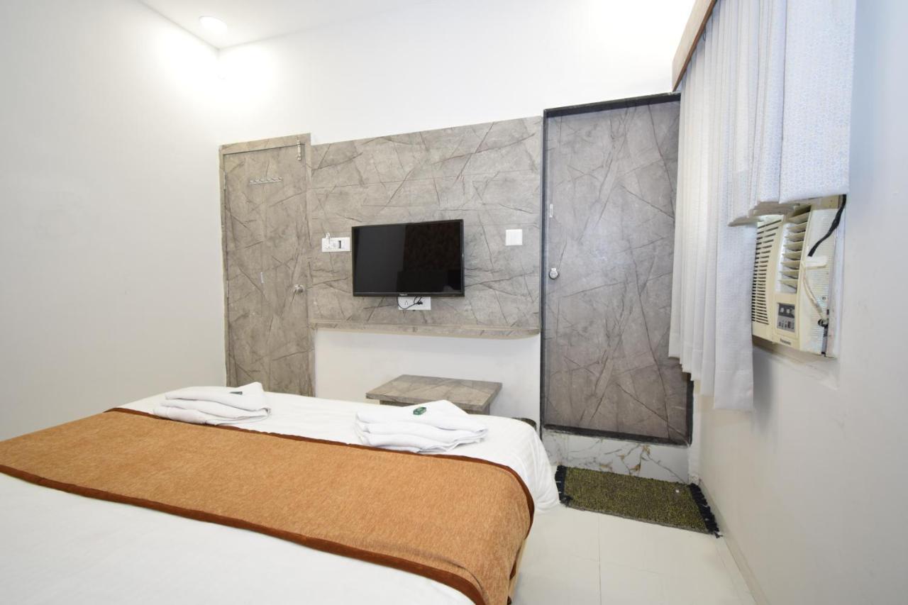 Hotel A1 Vastrapur Ahmedabad Eksteriør billede