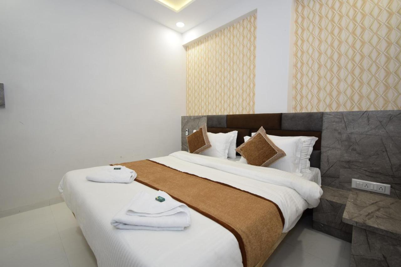 Hotel A1 Vastrapur Ahmedabad Eksteriør billede