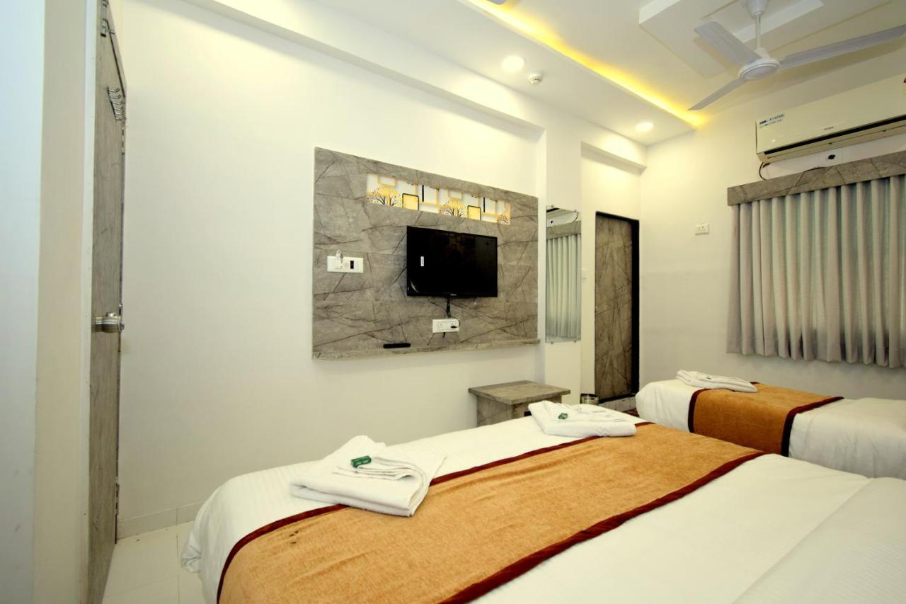 Hotel A1 Vastrapur Ahmedabad Eksteriør billede