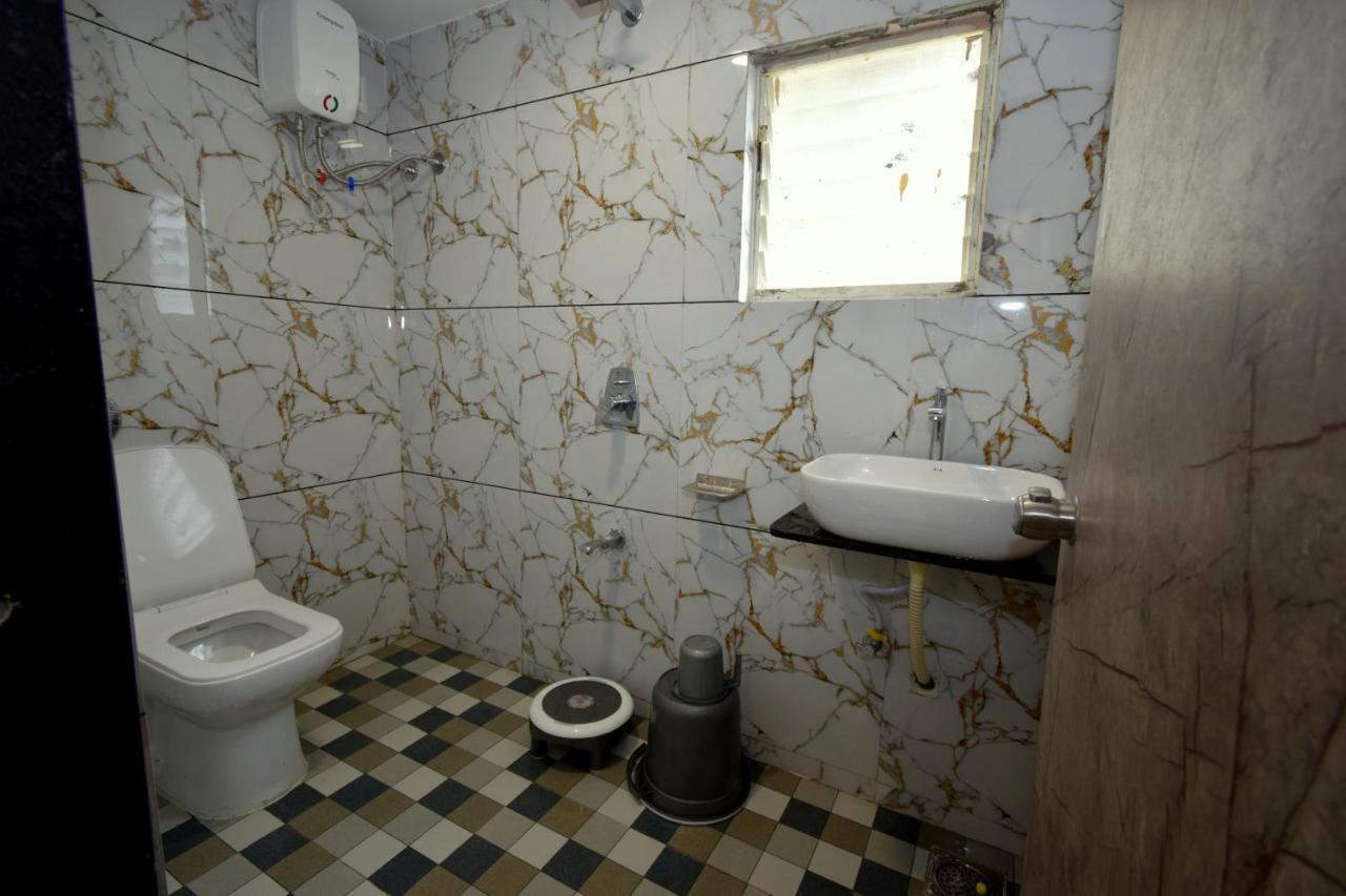Hotel A1 Vastrapur Ahmedabad Eksteriør billede